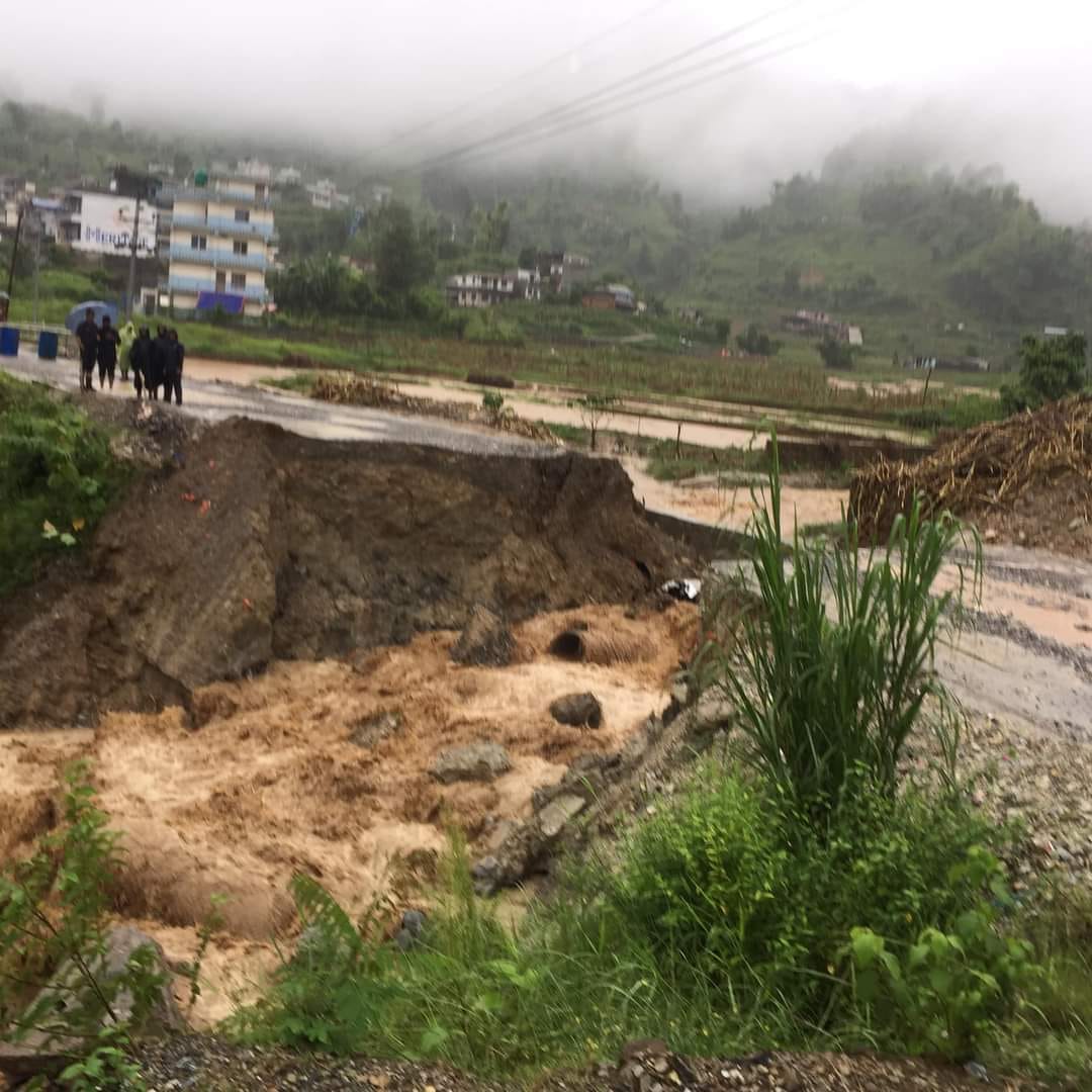 बाढीबाट प्रभावित राष्ट्रिय राजमार्ग तथा सडक तत्काल सञ्चालन गर्न माग