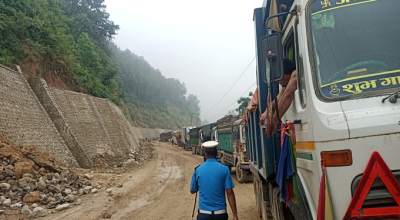 वर्षाले नारायणघाट बुटवल खण्ड पूर्णरुपमा अवरुद्ध, वैकल्पिक सडक प्रयोग गर्न आग्रह