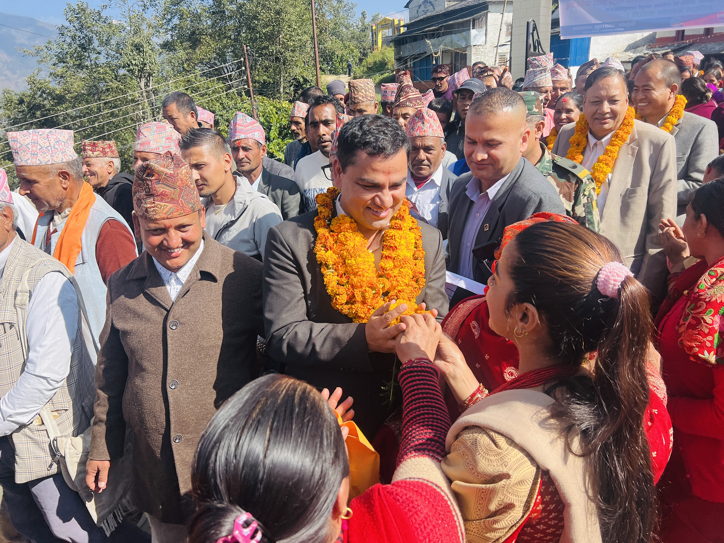 सेवा प्रवाहका लागि उपकरण र जनशक्ति आवश्यक : स्वास्थ्यमन्त्री पौडेल