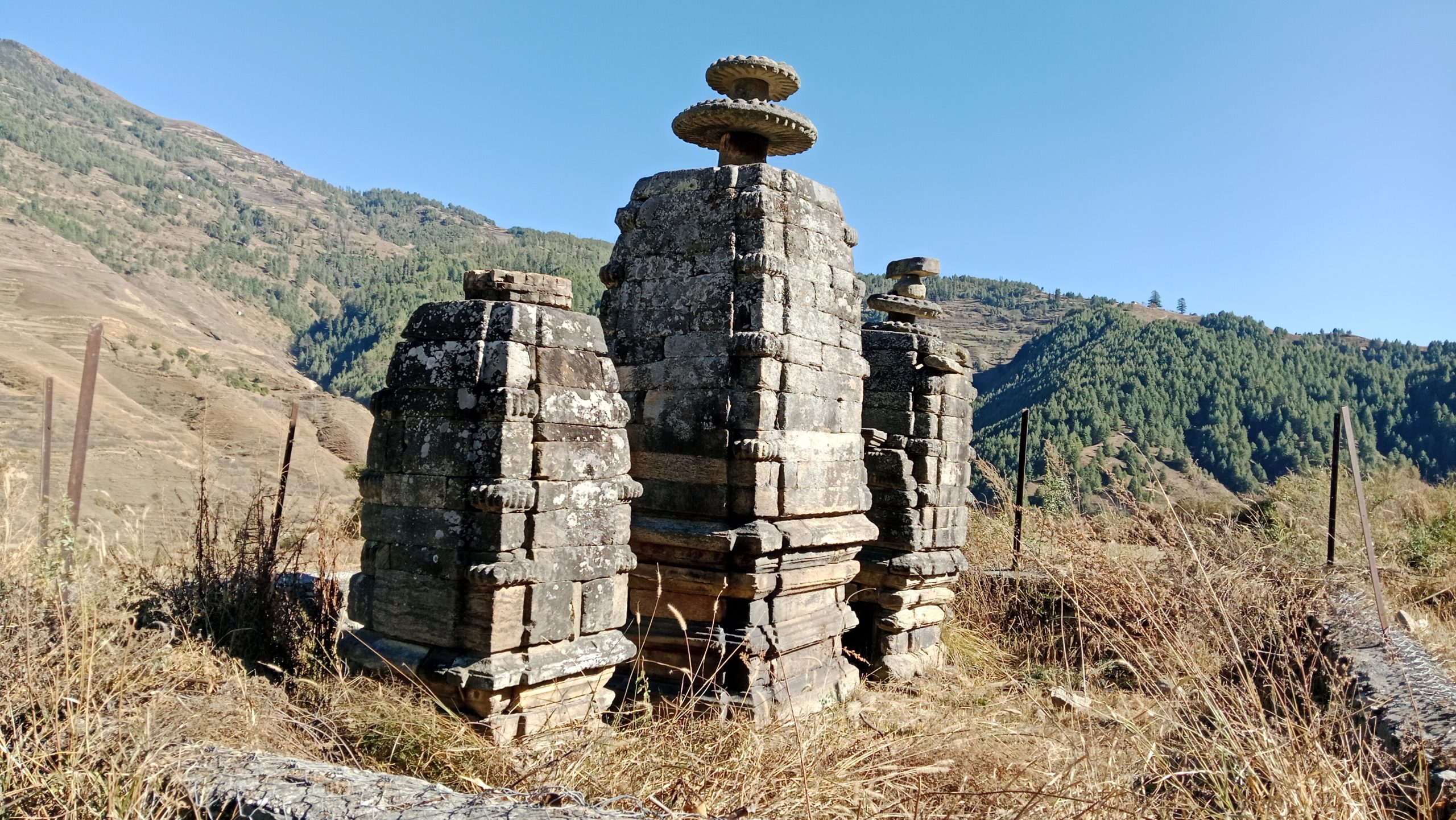 १३औँ शताब्दीको ठानिएको ऐतिहासिक देवल (तस्बिर)