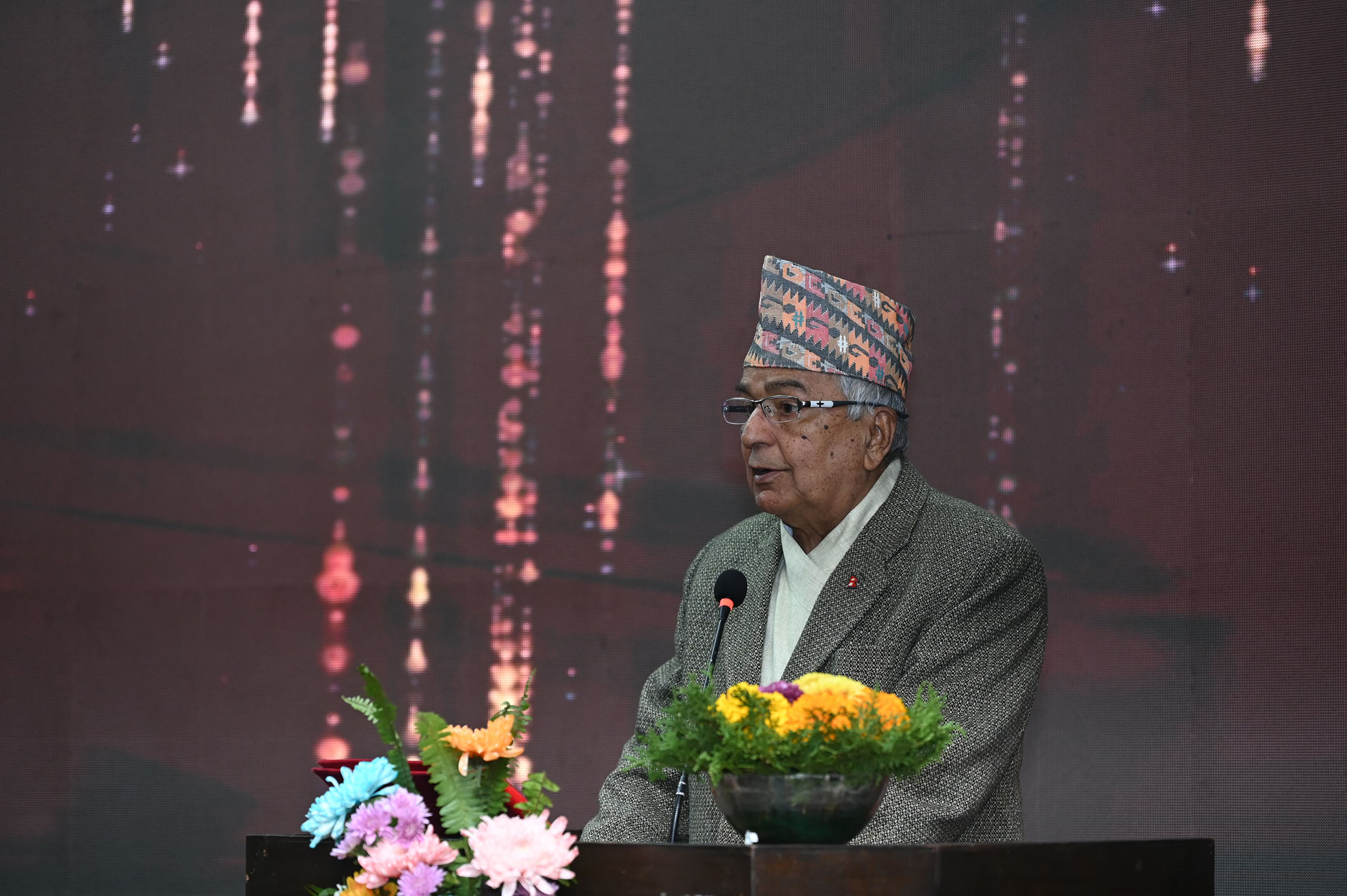 ‘राष्ट्रिय चलचित्र पुरस्कार २०८० तथा दीर्घसाधना सम्मान’ सम्पन्न, राष्ट्रपतिद्वारा पुरस्कार प्रदान