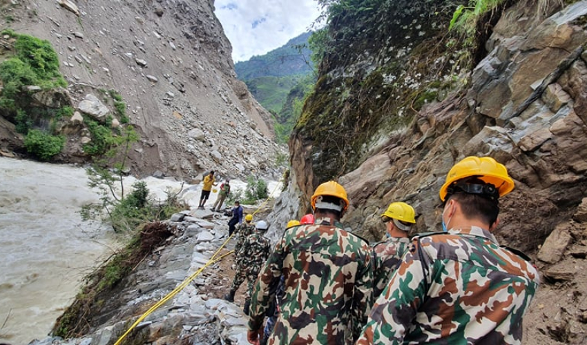 दार्चुला–तिङ्कर सडक निरीक्षण गर्न दुई मन्त्री दार्चुलामा