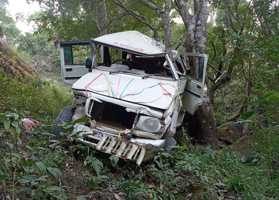 डडेल्धुरामा जीप दुर्घटना, दुईको मृत्यु, सात घाइते