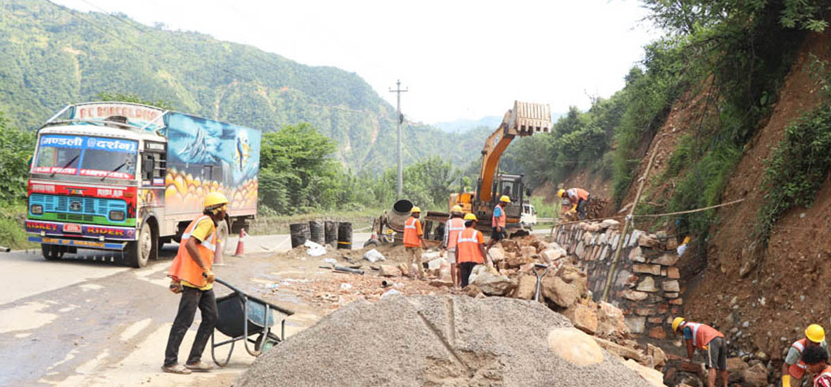 चाडपर्व सकिएसँगै मलेखु–मुग्लिन सडकको काम  तीव्र गतिमा
