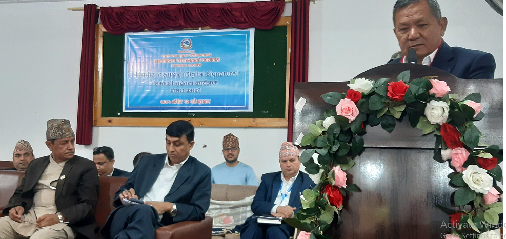 सूचना प्रविधिको विकास र प्रयोग सरकारको प्राथमिकतामाः सञ्चारमन्त्री गुरुङ