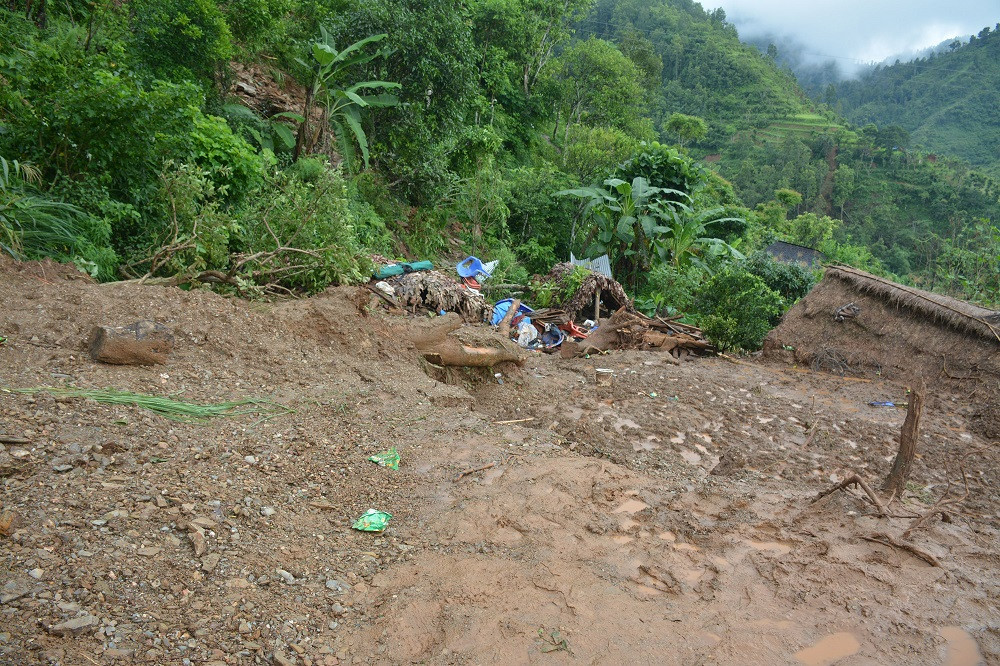 बाढीपहिरोबाट भीमादका एक सय ५० जना विस्थापित