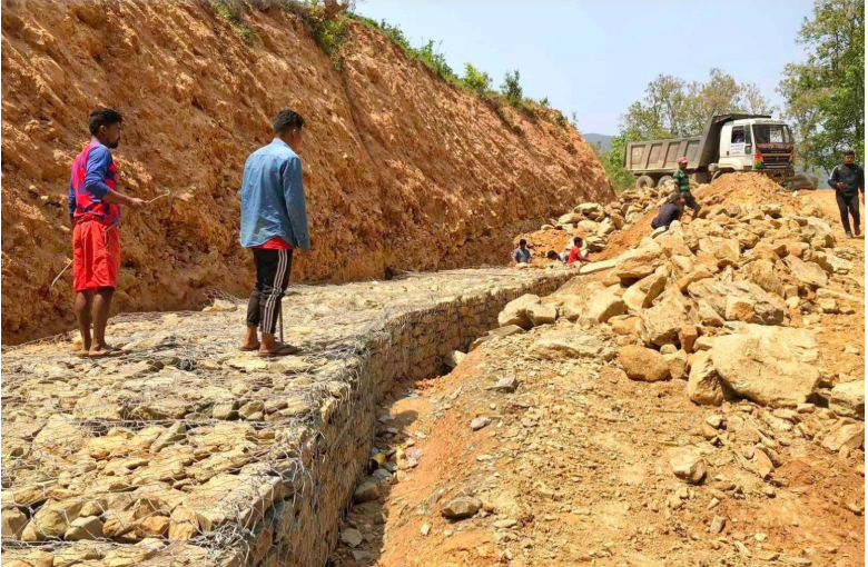 देशका पाँच मुख्य राजमार्ग अवरुद्ध, तीन राजमार्ग एकतर्फी सञ्चालनमा