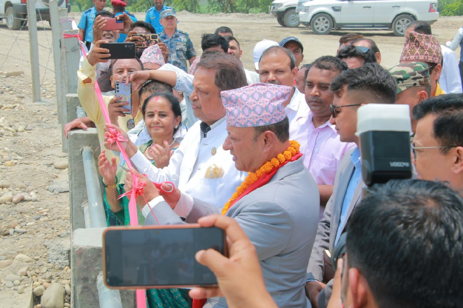 ऊर्जामन्त्री खड्काद्वारा गण्डक नहर सिँचाइ आयोजनाको ‘सेटलिङ्ग बेसिन’को उद्घाटन