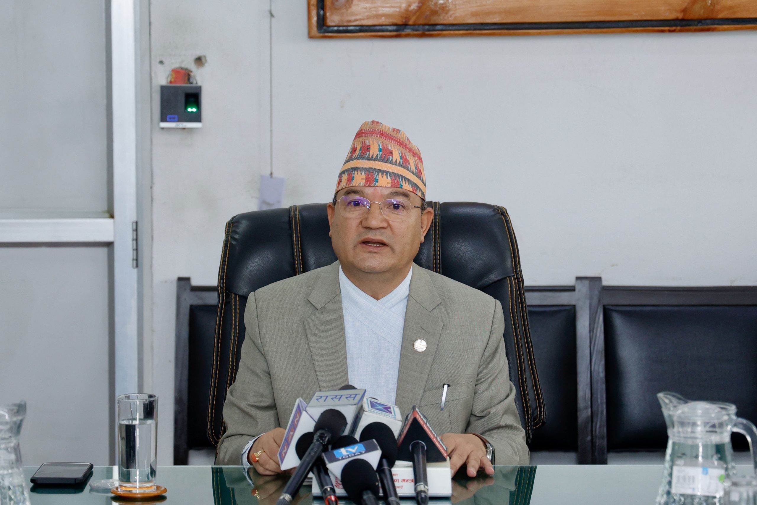 सरकारले ‘सगरमाथा वृक्षरोपण महाअभियान’ संचालन गर्ने