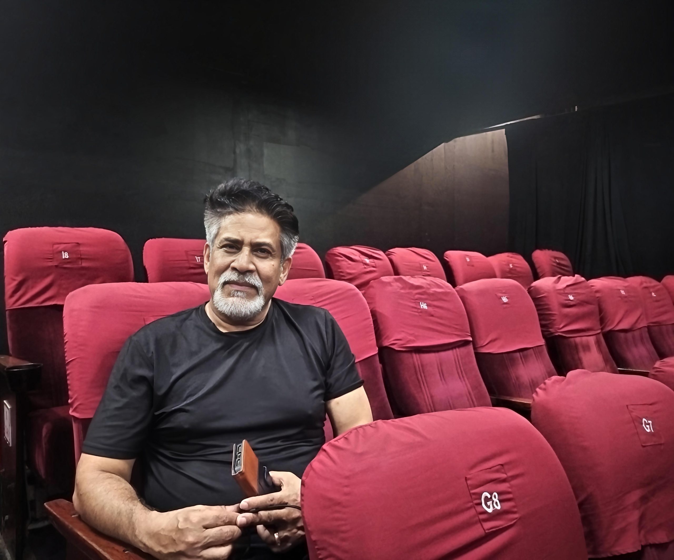 रङ्गमञ्चले मेरो कलाकारितालाई अनुशासित बनाउँछ : अभिनेता सरोज खनाल