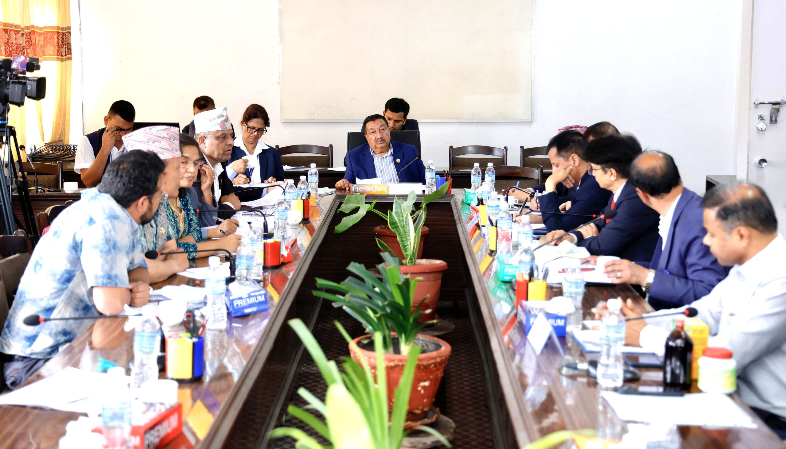 आन्तरिक उत्पादन प्रवर्द्धन  हुनेगरी राजस्व नीति तय गर्न अर्थ समितिद्वारा सरकारको ध्यानाकर्षण