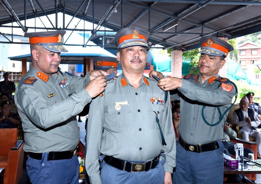 सशस्त्रका एआइजी ठाडा मगरलाई दर्ज्यानी चिह्न प्रदान