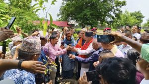 एक लाख विरुवा रोप्ने अभियानमा प्रचण्डको साथ