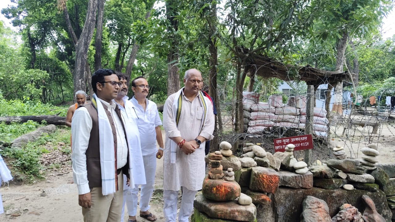 मुख्यमन्त्री सिंहले गरे चितवनको माडीमा अवस्थित वाल्मीकि आश्रमको अवलोकन