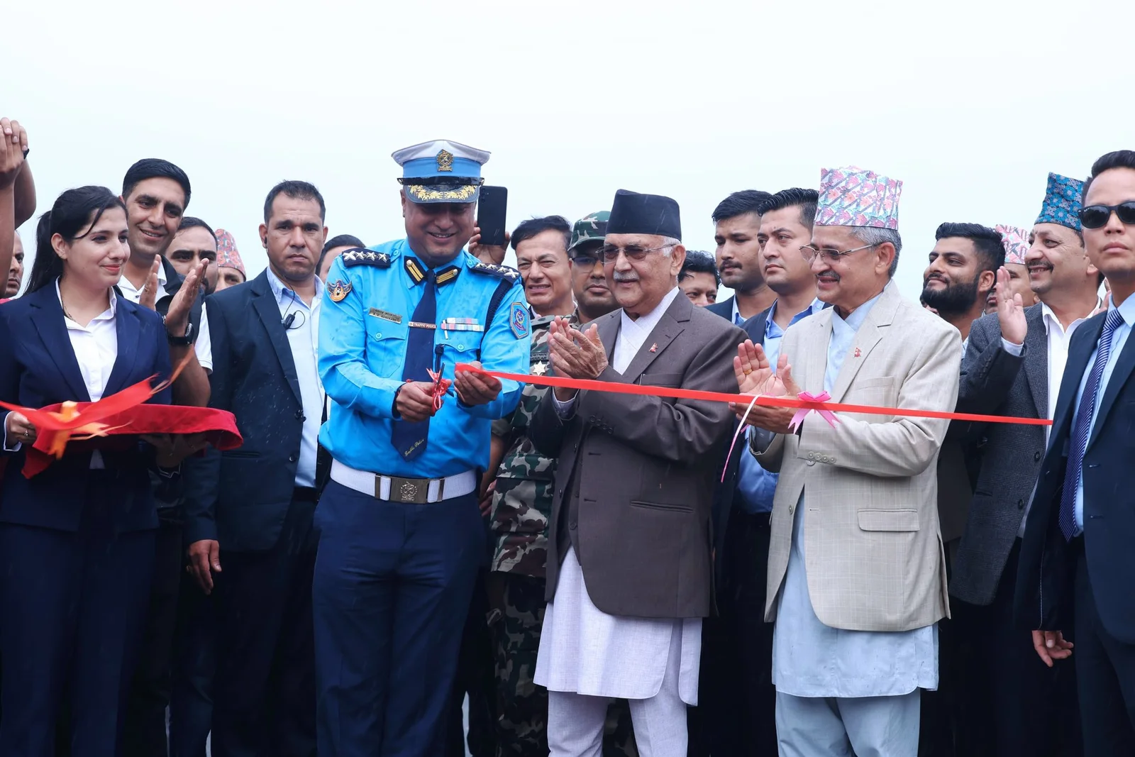 ट्राफिक प्रहरीबाट प्रधानमन्त्रीले उद्घाटन गराए ग्वार्को फ्लाइओभर