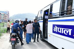 उपत्यकामा सर्वसाधारणका लागि प्रहरीले चलायो निःशुल्क बस सेवा