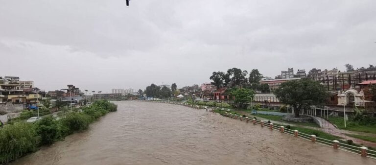 ललितपुरको टीकाथली क्षेत्रमा भारी वर्षा, सतर्कता अपनाउन आग्रह