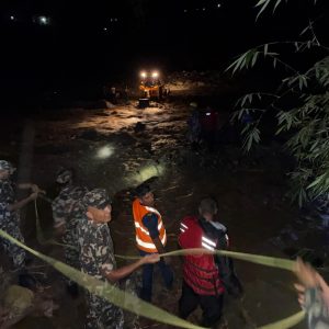 गएराति  रोशी खोलामा फसेका पाँच जनाको सकुशल उद्धार