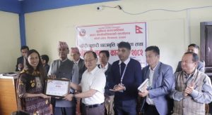 छोरीबुहारीलाई उच्च शिक्षामा छात्रवृत्ति दिँदै इलामको सूर्योदय नगरपालिका