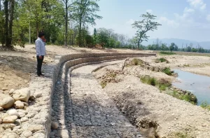 बस्ती जोगाउन झिझरी खोलामा तटबन्ध