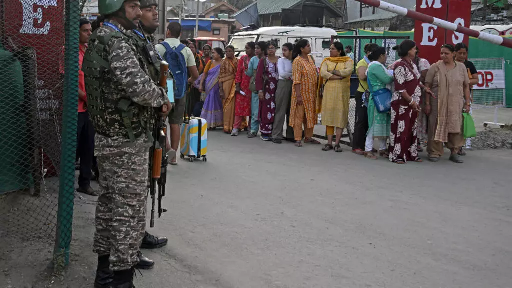 विवादित काश्मीरमा हिन्दू तीर्थयात्रा सुरु