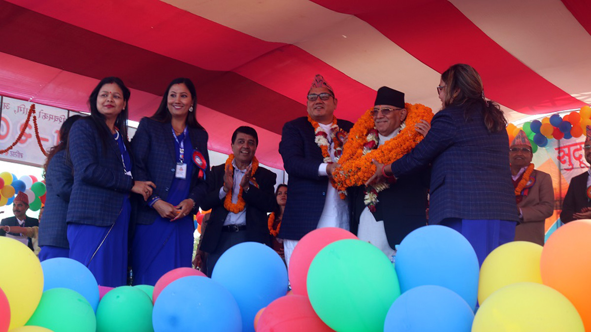 प्रम प्रचण्डलाई १० किलाको माला !