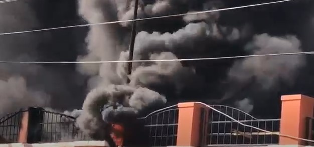 भैंसेपाटीस्थित मन्त्रीक्वार्टर परिसरभित्रको टहरोमा आगलागी (भिडियो)