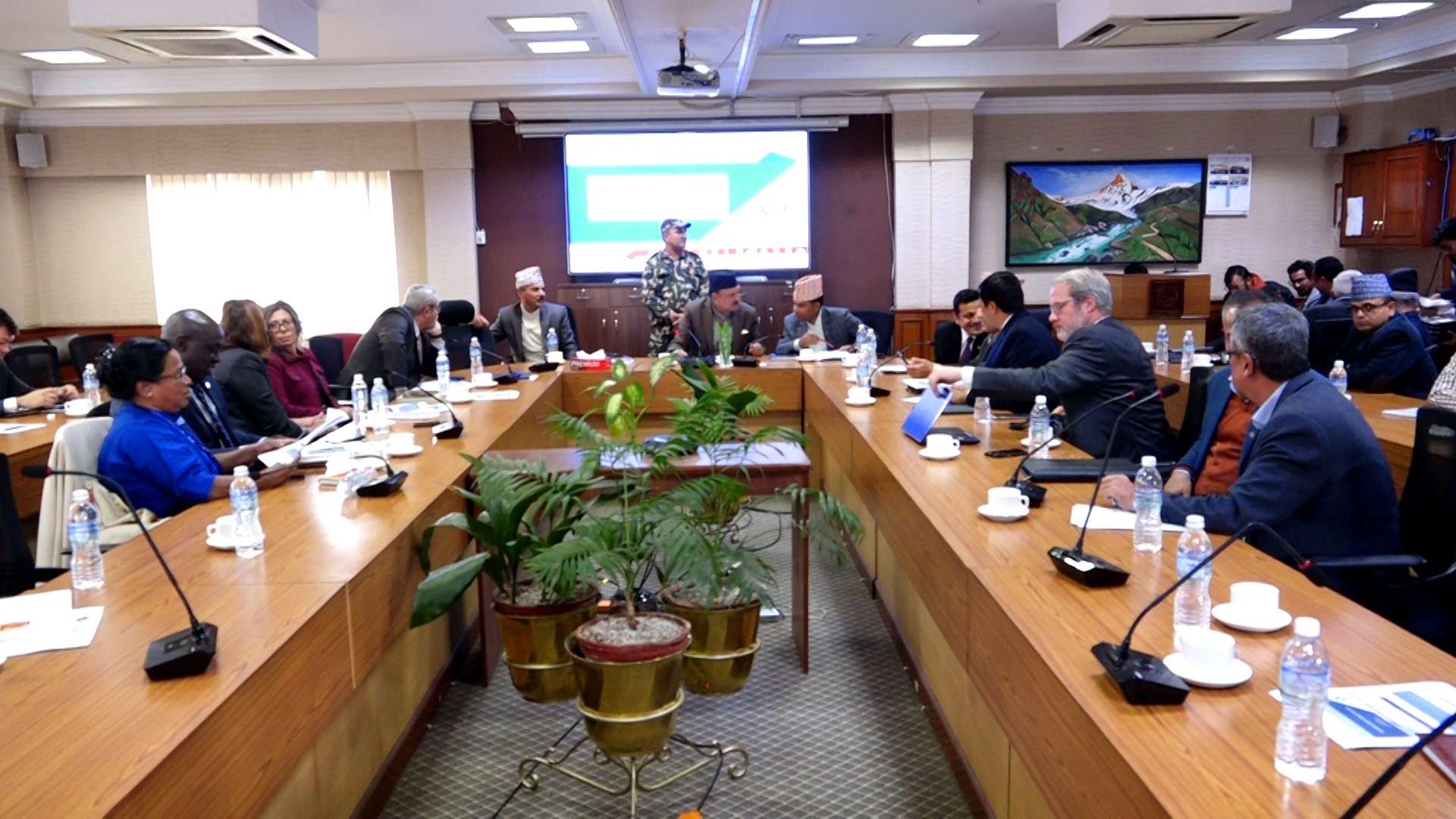 विकास साझेदारलाई आश्वस्त पार्दै अर्थमन्त्रीले भने, ‘लगानीका क्षेत्रमा देखिएका समस्या हटाउन सरकार गम्भिर छ’