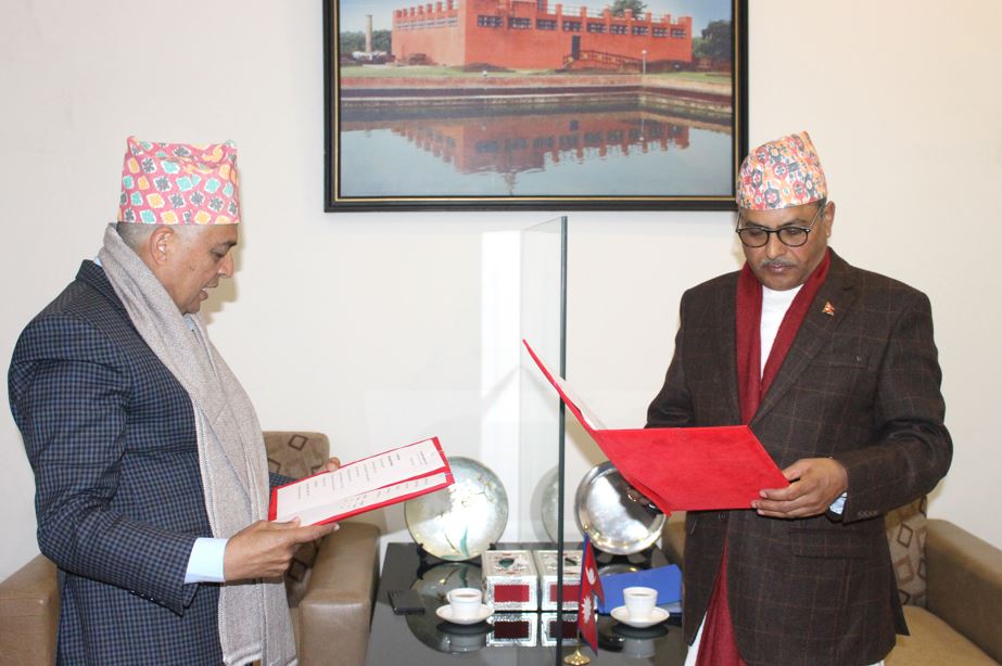 ग्लोबल आइएमई बैंकका अध्यक्ष ढकालले लिए सपथ