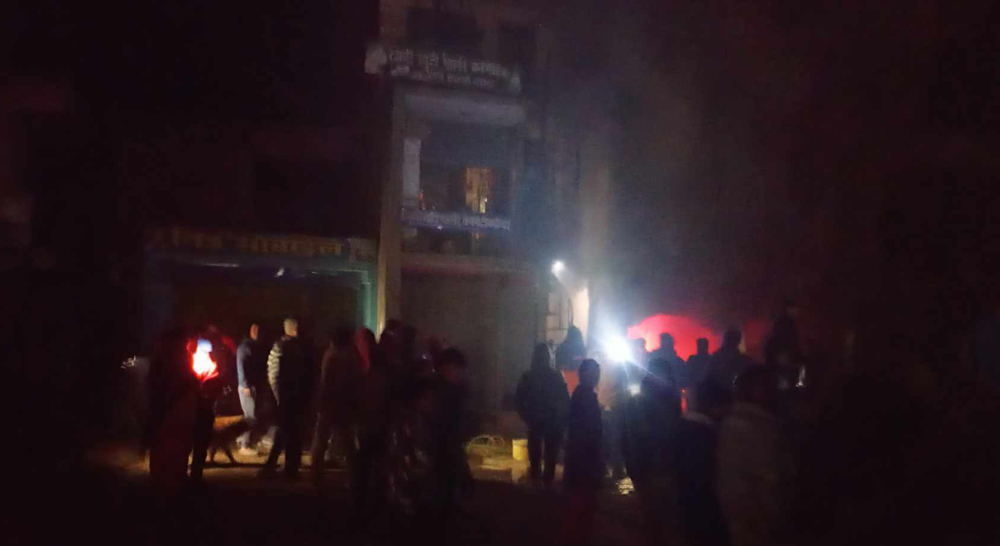 डडेल्धुरामा तीनवटा पसलमा फैलिएको आगलागीबाट दुई करोड ८६ लाखको क्षति