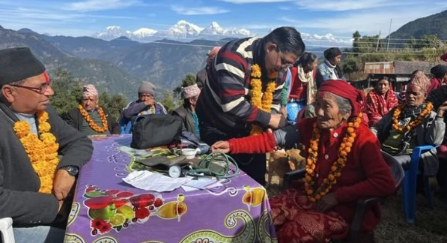 ज्येष्ठ नागरिकको घरमै उपचार : गाउँमा विशेषज्ञ स्वास्थ्य शिविर