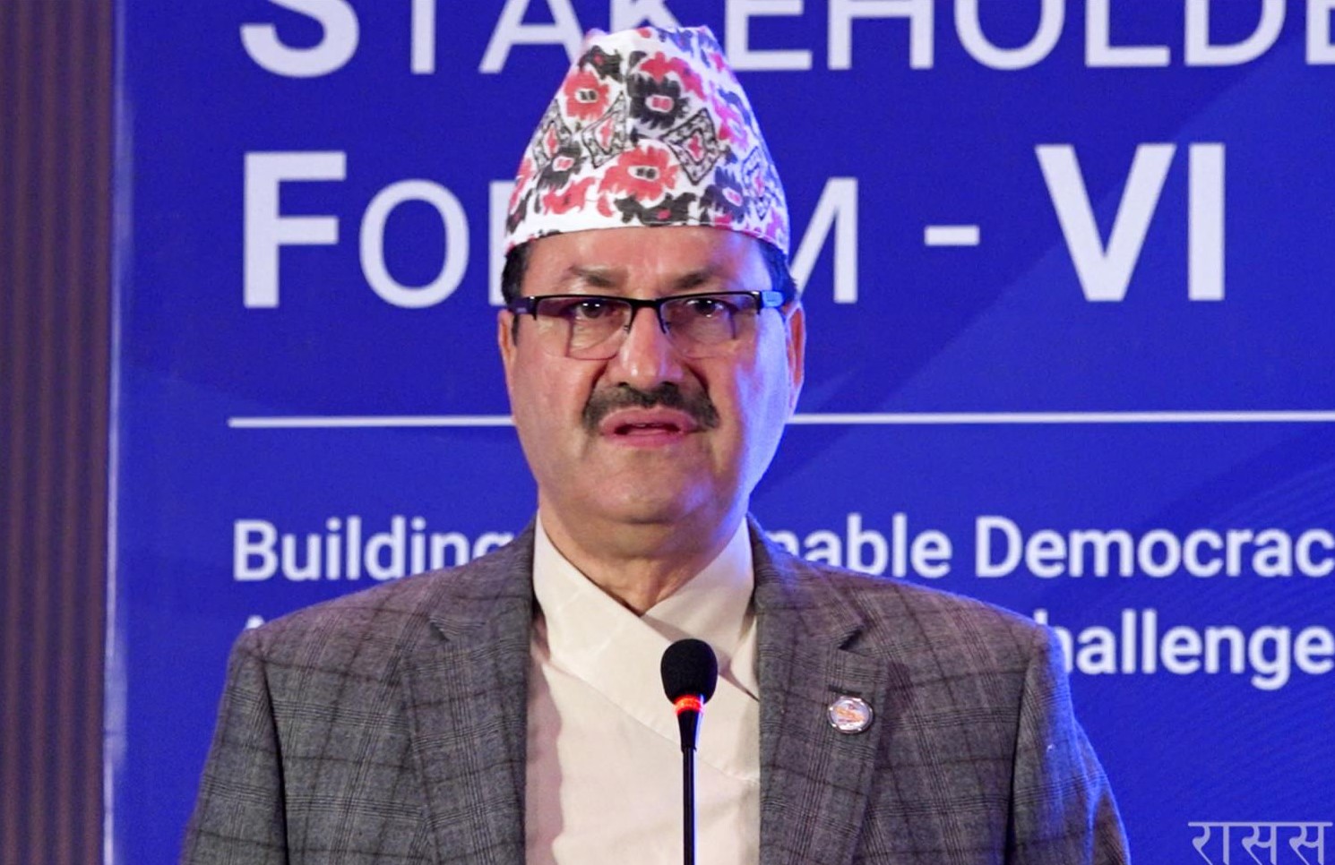 संविधान संशोधन गरी सङ्घीय तथा प्रदेश मन्त्रालय र सांसदको सङ्ख्या घटाउनुपर्छ : सांसद साउद