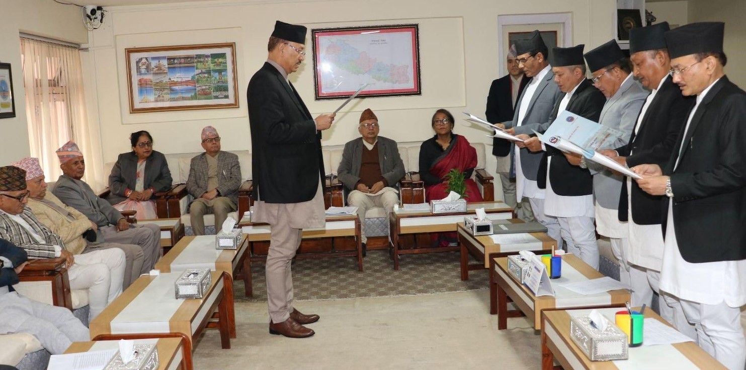 विशेष अदालतका नवनियुक्त अध्यक्ष तथा सदस्यहरुले लिए पद तथा गोपनीयताको शपथ