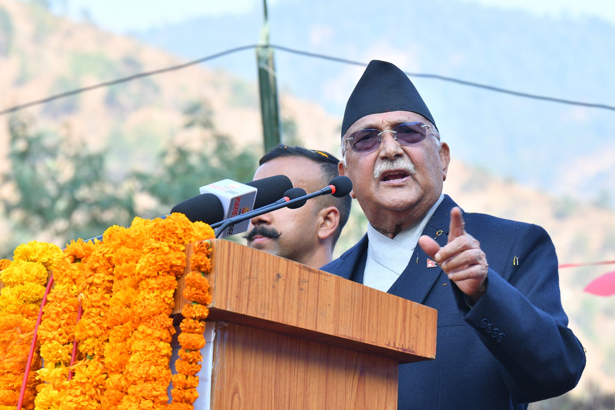 पहिचान पक्षधरलाई भावनामा नबग्न ओलीको आग्रह