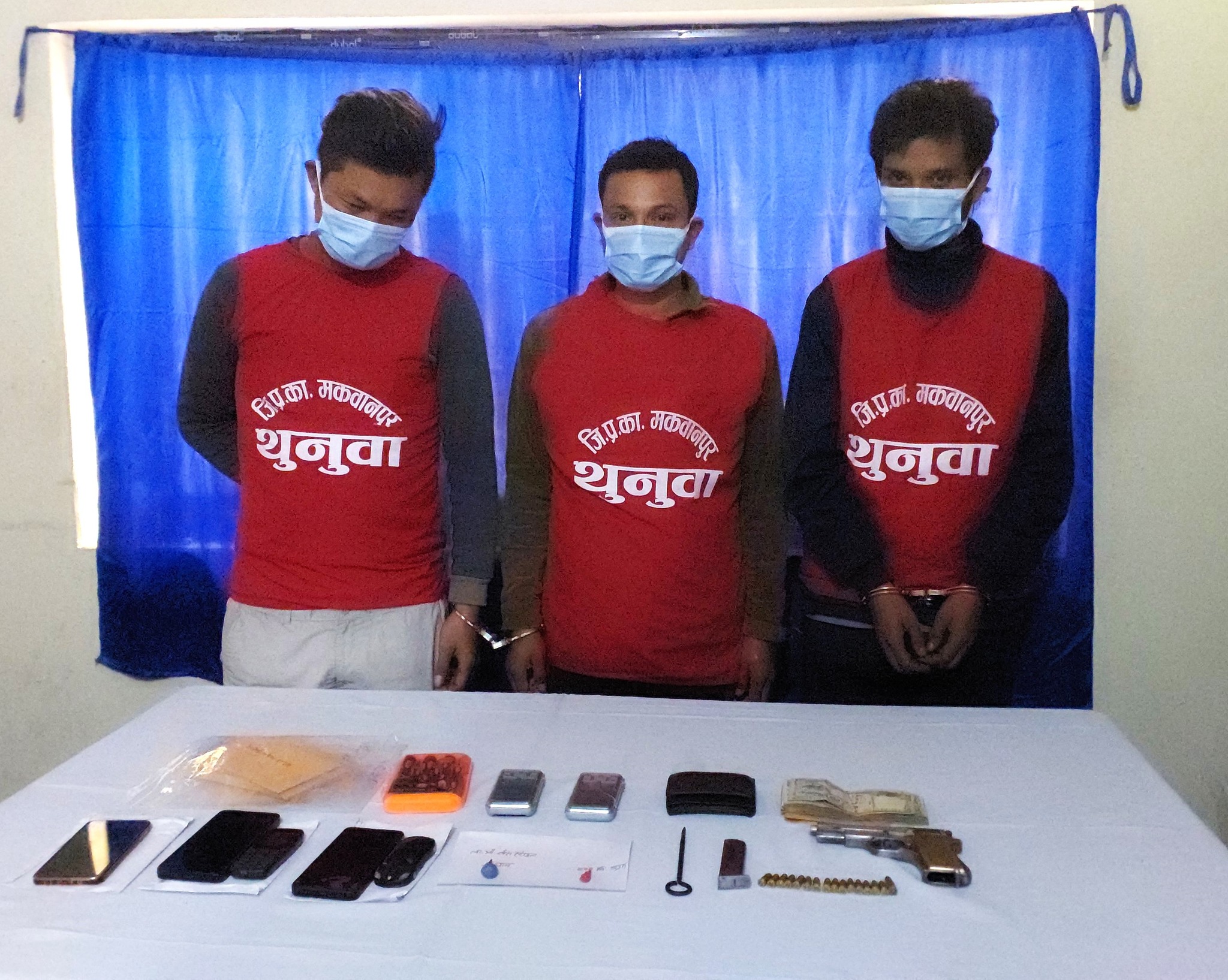 हेटौंडाबाट एक थान पेस्तोल र २० थान गोलीसहित तीनजना पक्राउ