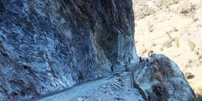 मध्य पहाडी लोकमार्गको वैकल्पिक सडक आयोजना सञ्चालन
