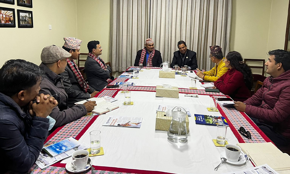 सुदूरपश्चिम लगानी सम्मेलनबारे मुख्यमन्त्रीसहितको टोली र सांसद चौधरीबीच छलफल