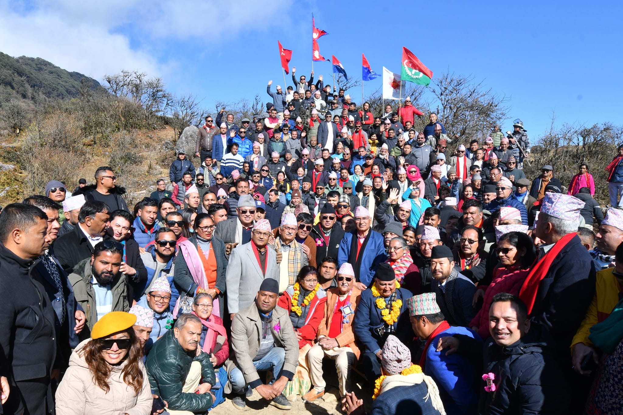 चिवाभञ्ज्याङमा ओलीले राष्ट्रिय झण्डा फहराएपछि सकियो एमालेको ‘संकल्प यात्रा’