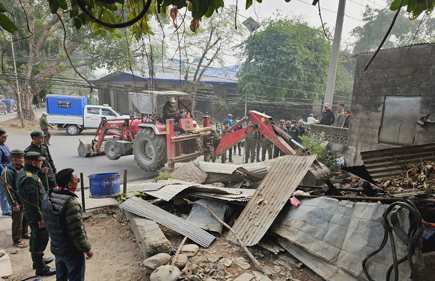 बुटवलमा सार्वजनिकस्थलमा निर्माण भएका घरटहरा हटाउन थालियो