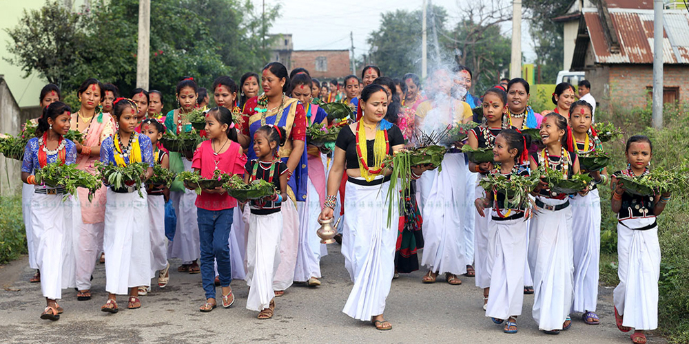 थारु आवासमा पर्यटक बढ्दै