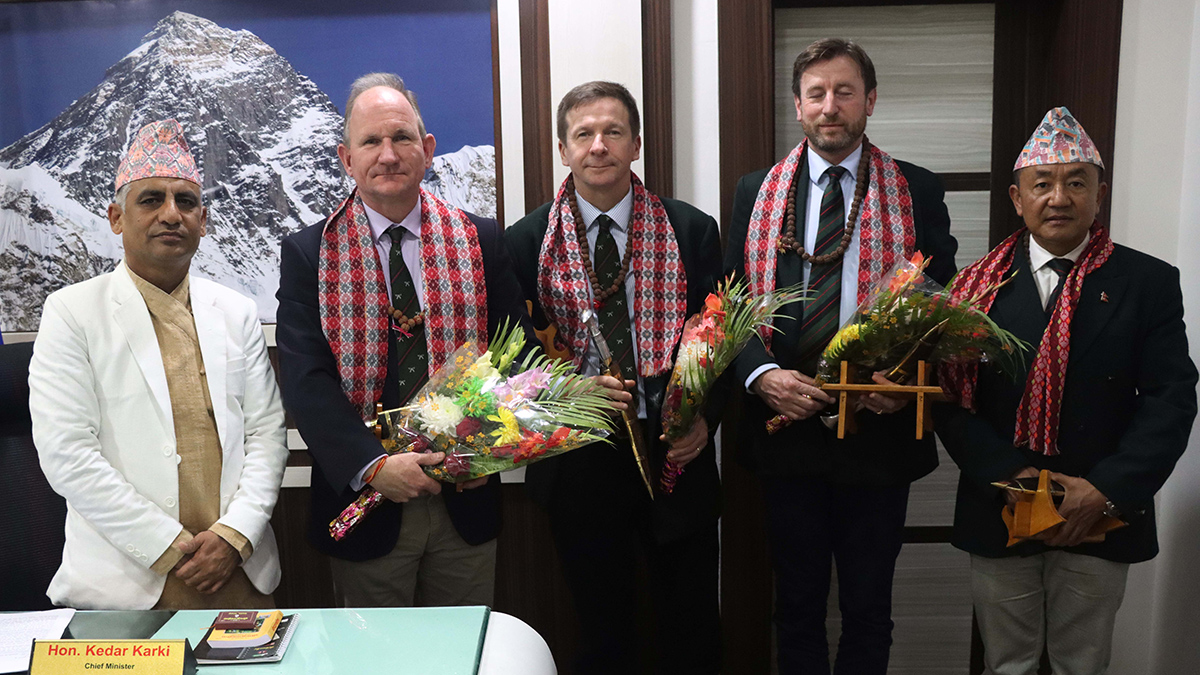 मुख्यमन्त्री कार्की र गोर्खा ब्रिगेडका कर्णेल ओवीई बीचभेटवार्ता