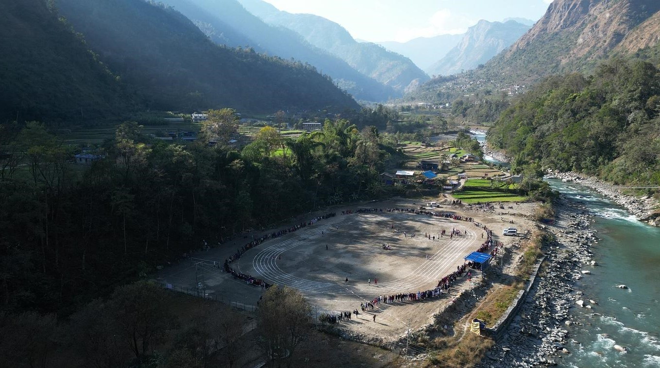 बगर बन्यो खेलमैदान