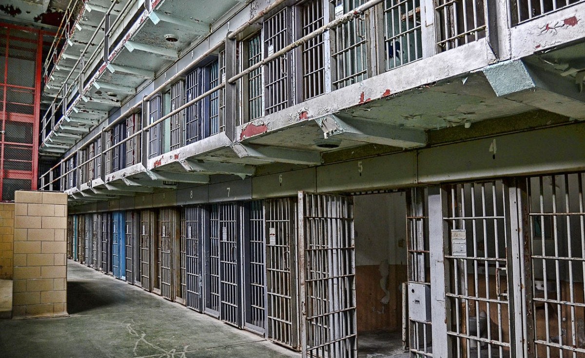 इन्डोनेसियाको कारागारबाट ५३ जना बन्दी भागे,पक्राउ गर्न सोरोङ शहर बाहिरको नाका बन्द