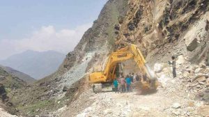 पहिरोका कारण महाकाली राजमार्ग अवरुद्ध