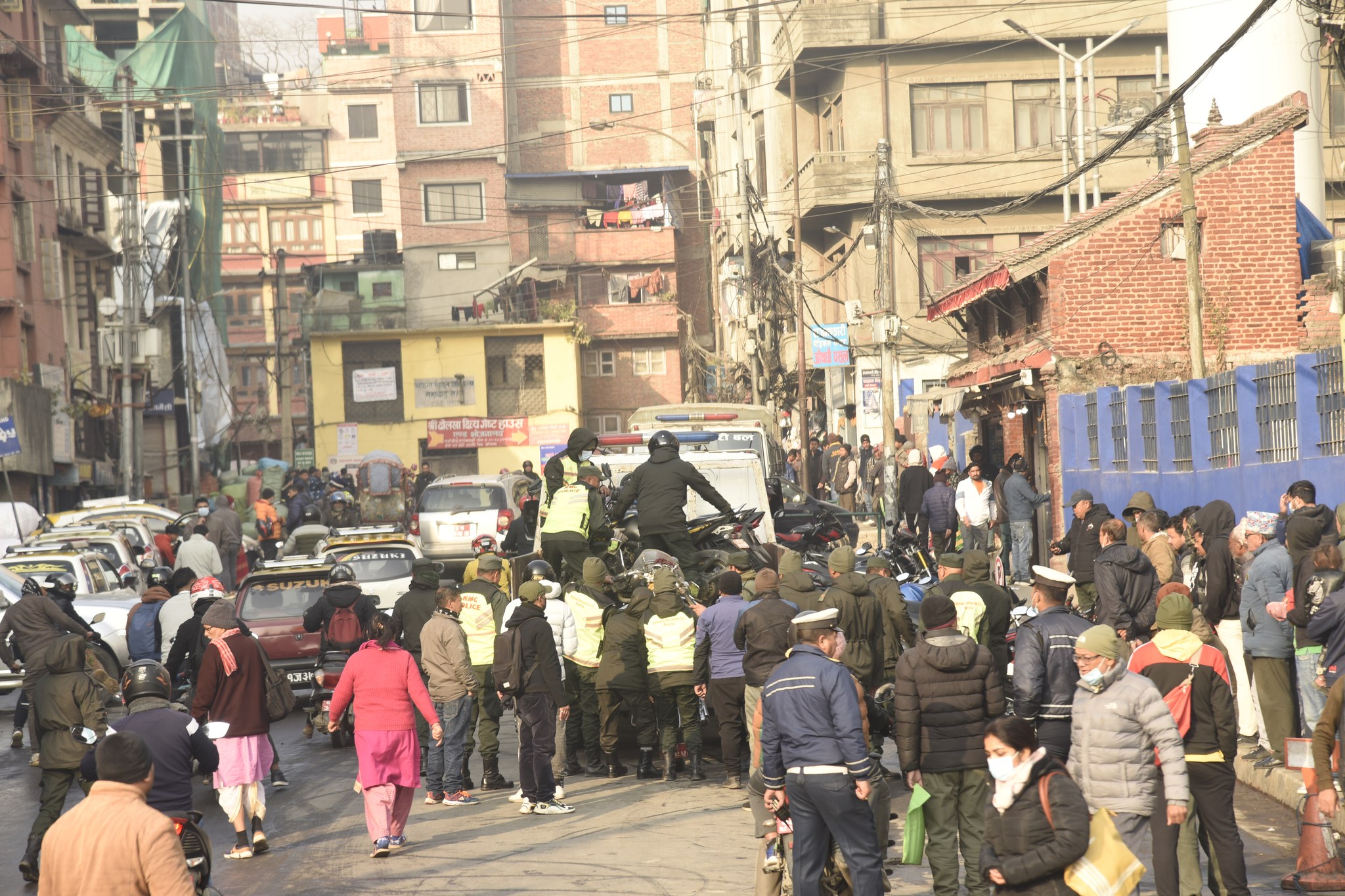 पार्किङ निषेधपछि यस्तो देखियो न्युरोड(फोटोफिचर)