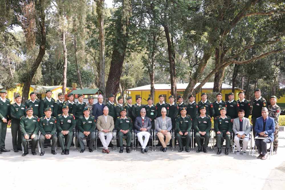 सेनाको यान्त्रिक सेवा महानिर्देशनालय निरीक्षणमा रक्षामन्त्री