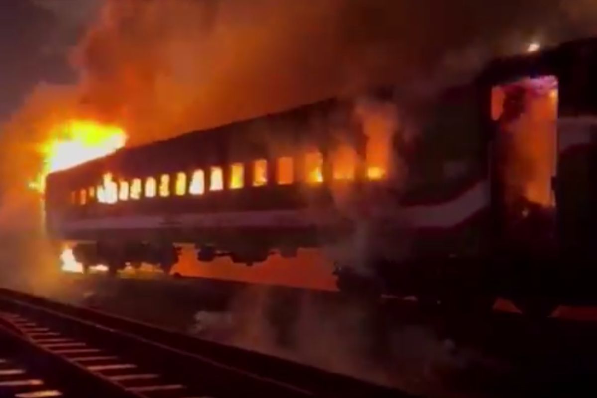 बङ्गलादेशमा रेलमा आगलागी हुँदा चार जनाको मृत्यु