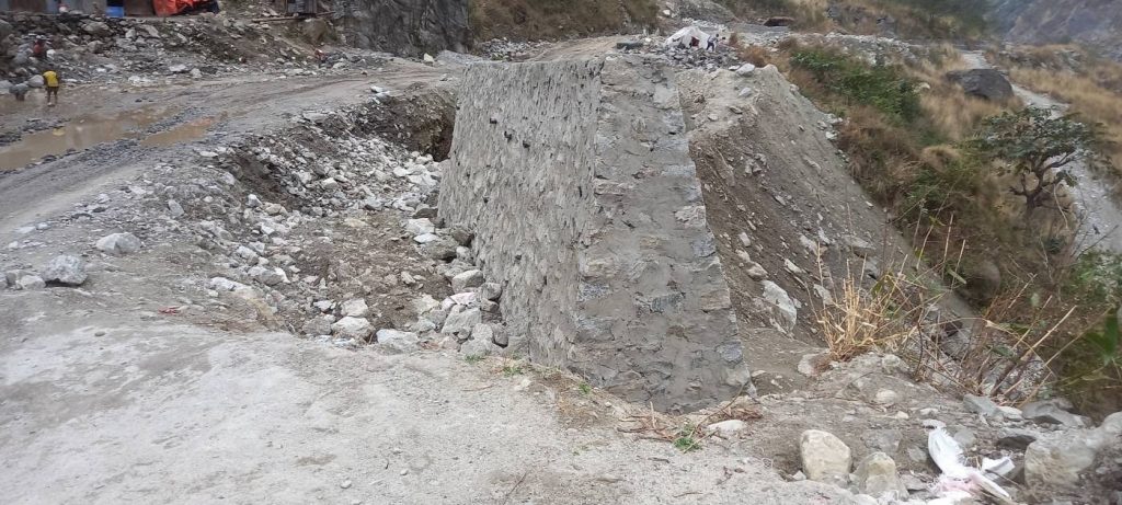 मैलुङ-स्याफ्रुबेसीको ठेक्का तोडिएसँगै अन्तर्राष्ट्रिय राजमार्ग निर्माण अन्योल