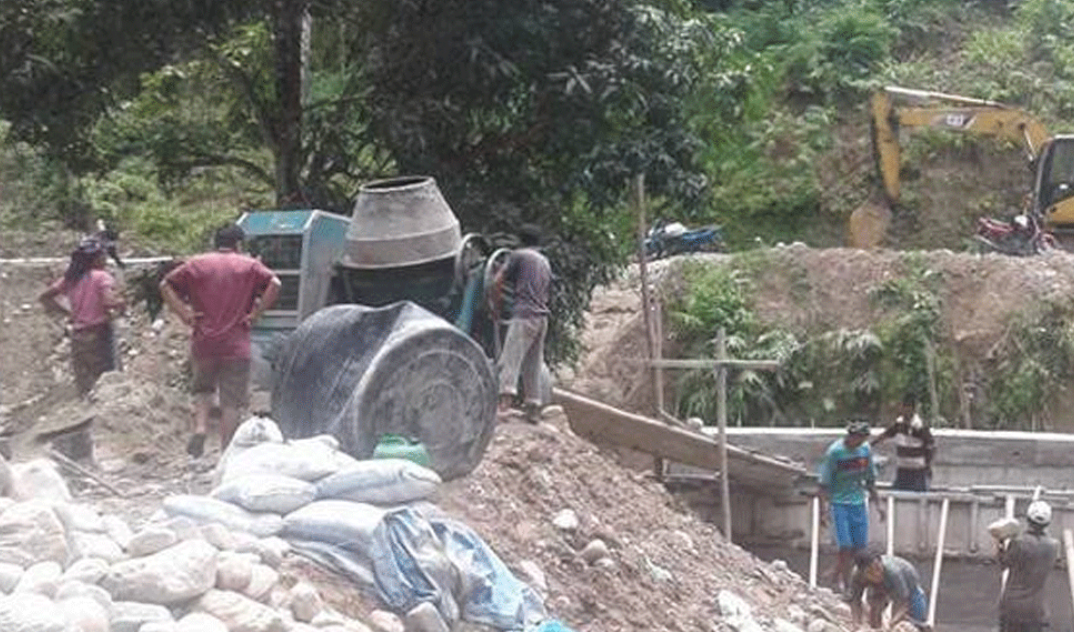 भोजपुरको हतुवागढीमा जनस्तरबाट १९ किलोमिटर सडक निर्माण गर्ने स्थानीयवासीलाई सम्मान