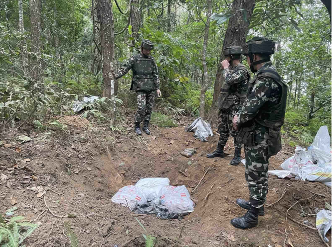 नेपाली सेनाद्वारा ६५ वटा विस्फोटक पदार्थ निष्क्रिय
